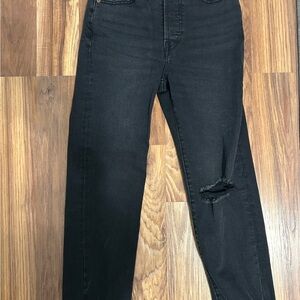 Black Levi’s Wedgie Straight Fit Women’s- size 25.